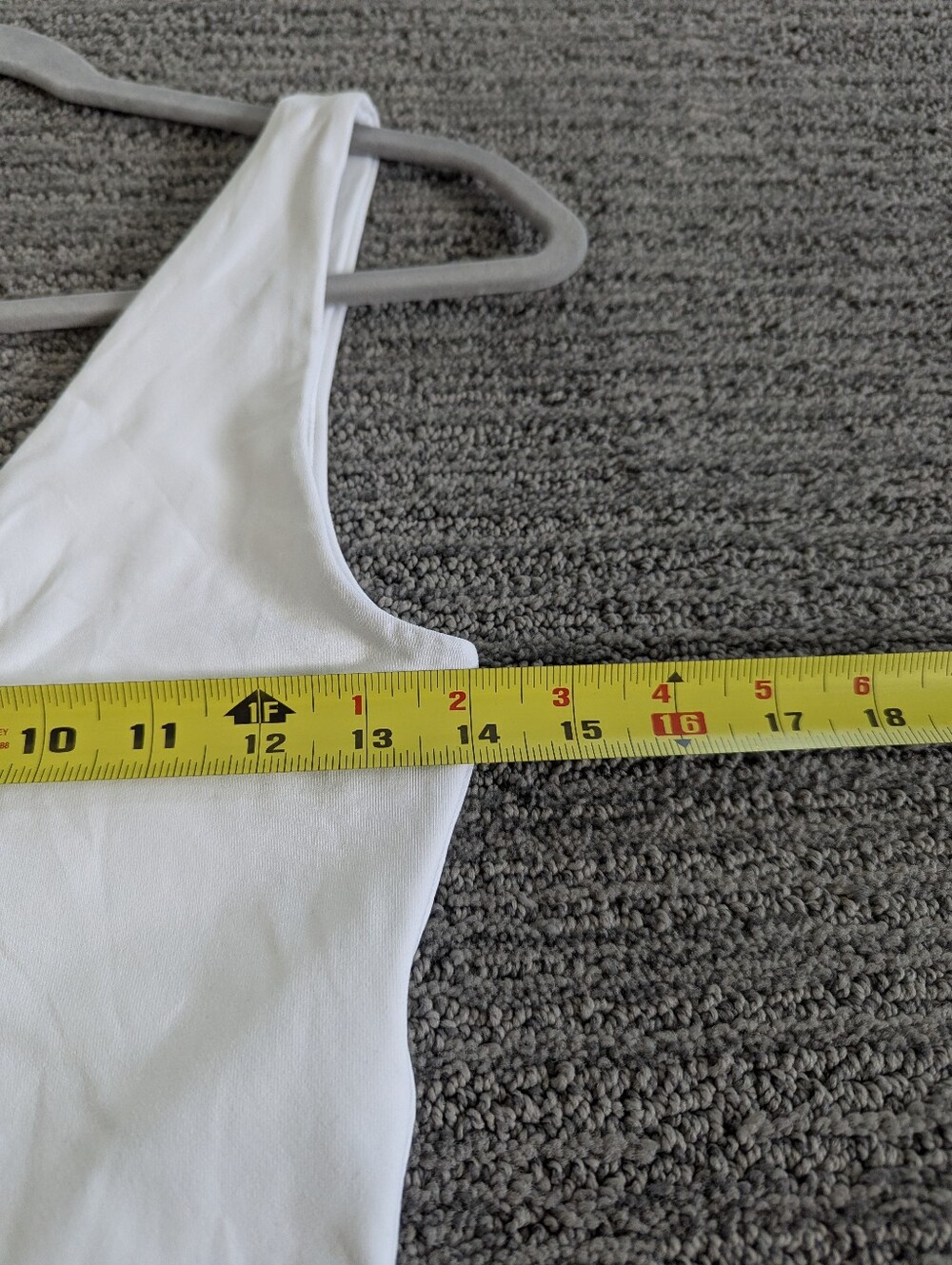 Aritzia Babaton Contour V-Neck Bodysuit Thong Cut - Picture 6 of 9